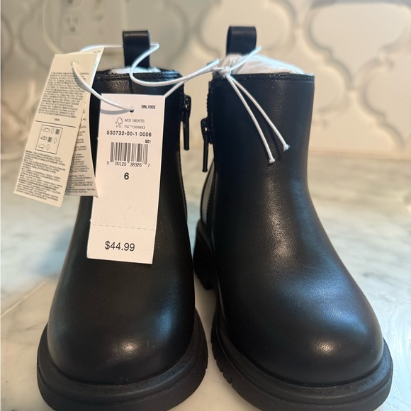 NWT! GAP Baby/Toddler Chelsea Black Boots - Size 6 - Picture 1 of 6